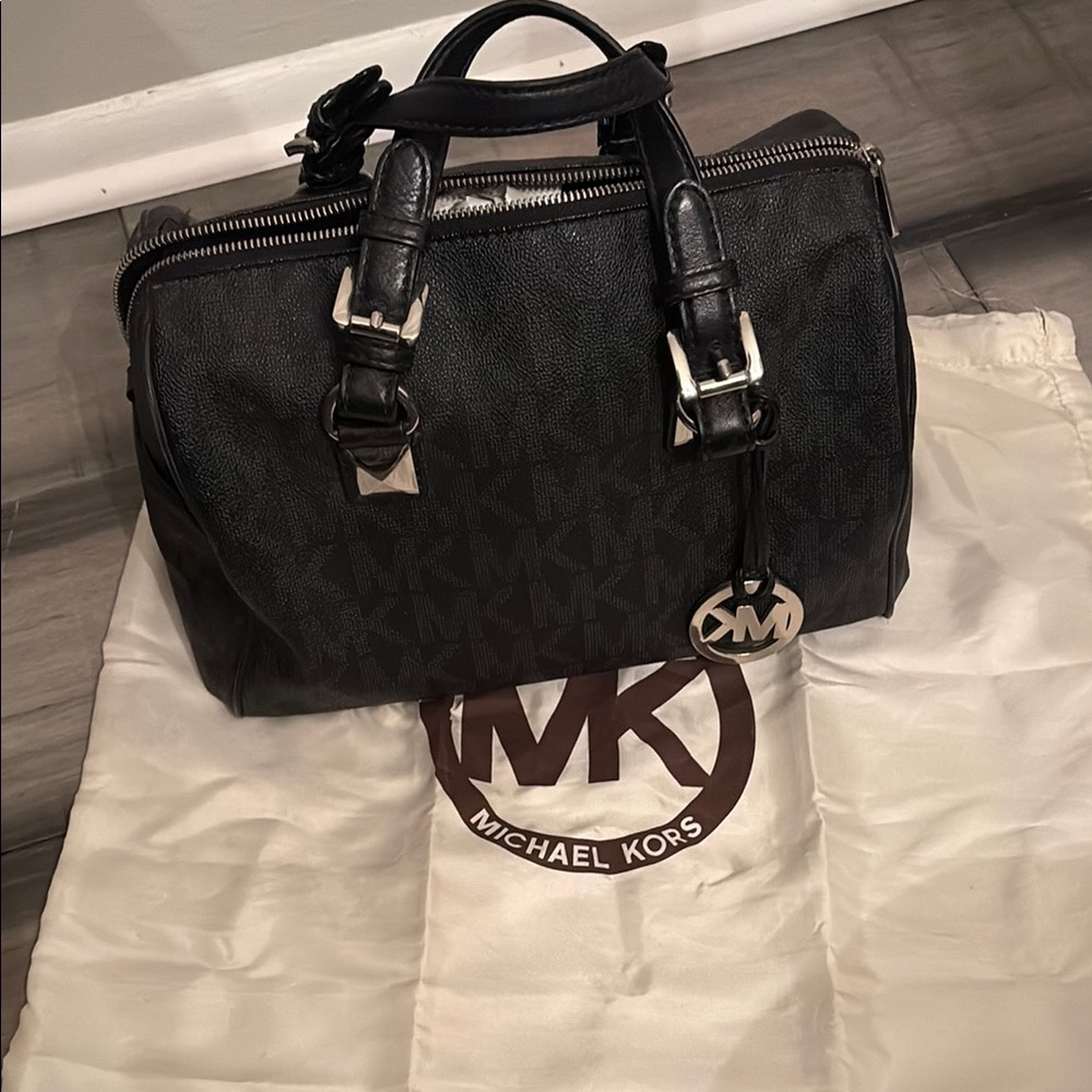Gently Carried - Micheal Kors Bag